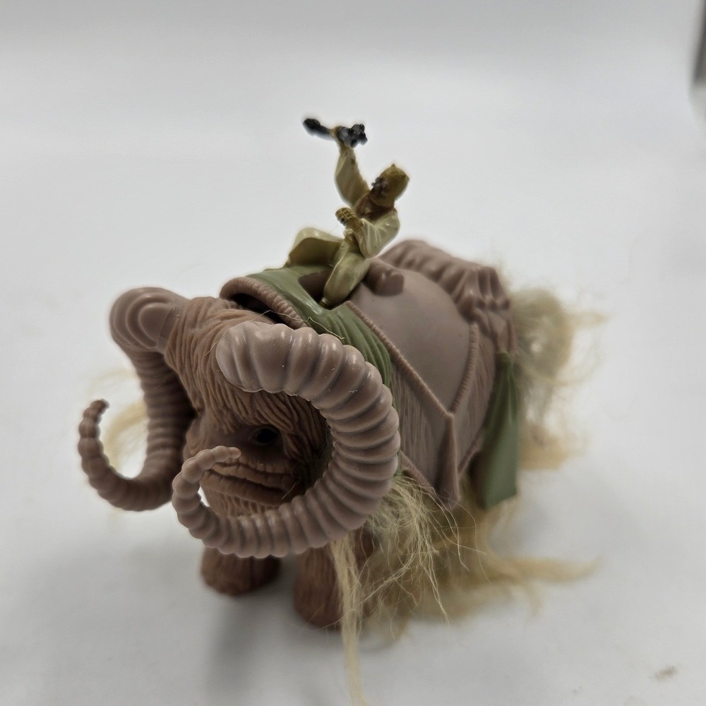 Star Wars Micro Machines Bantha with Tusken Raider Figure Galoob Tatooine Toy